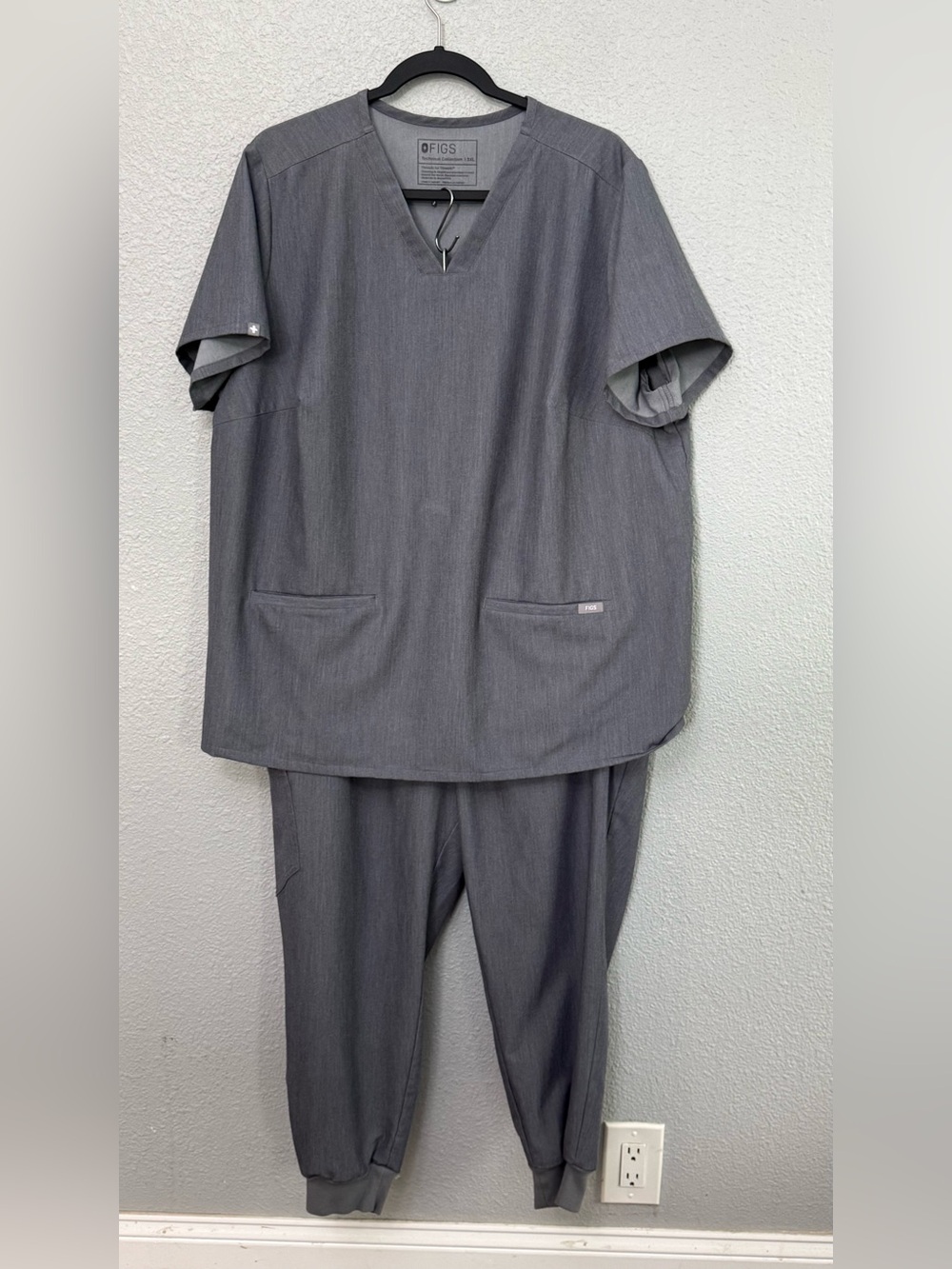 Figs Full Set | Casma Top, Zamora Jogger Bottom|  Graphite | 3XL